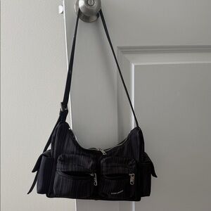 Striped Samo Ondoh pocket mug bag m